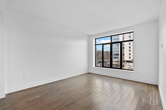 Foto del edificio - 10 Malcolm X Blvd