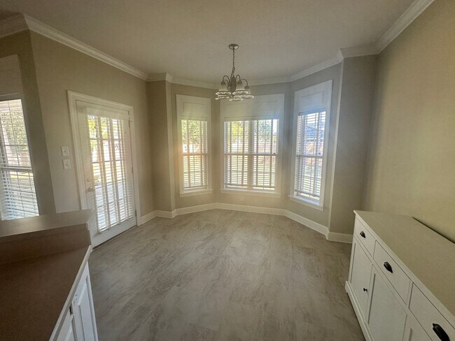 Foto del edificio - 5 Bedroom Home in Arbor Run