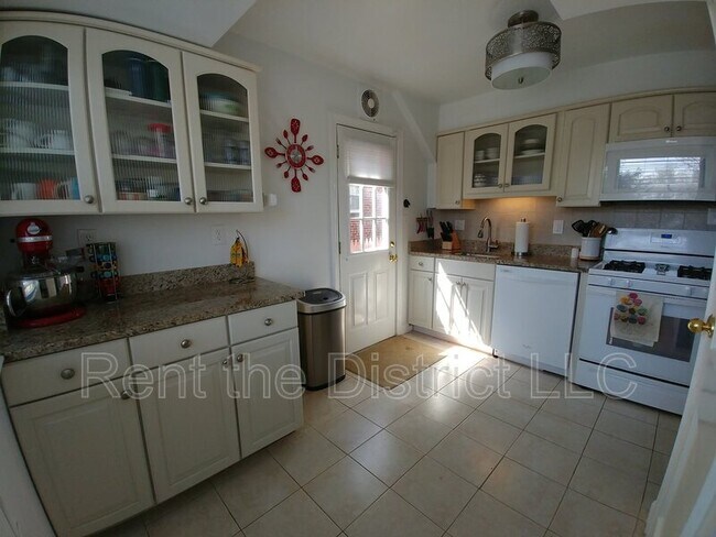 Foto del edificio - 4839 Yuma St NW