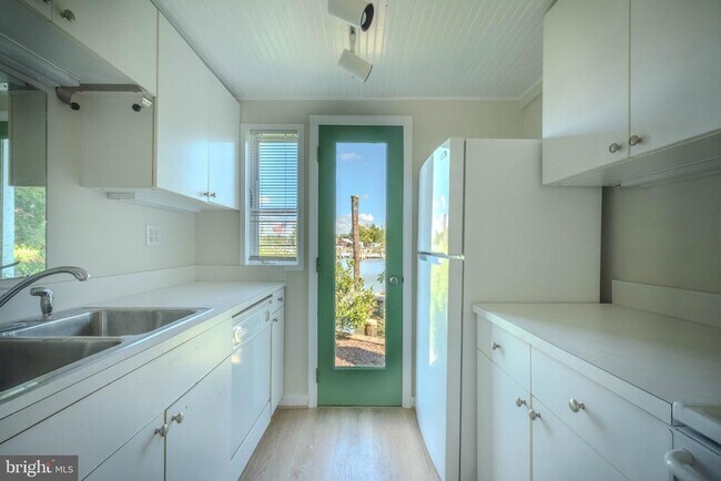 Foto del edificio - 6062 Drum Point Rd
