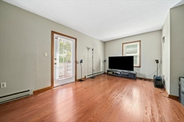 Foto del edificio - 453 Pond St