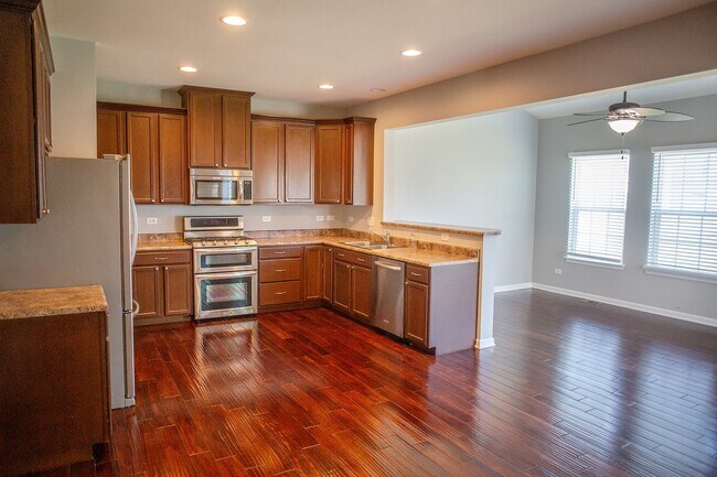 Building Photo - 24504 Sleepy Hollow Ln