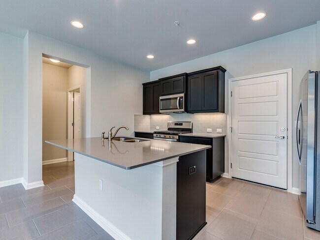 Foto del edificio - 13800 Lyndhurst St