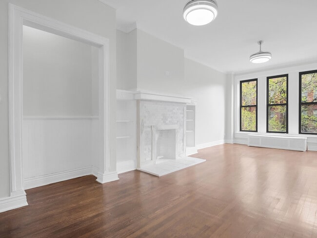 Building Photo - 5132 S Drexel Ave