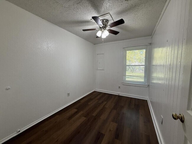 Foto del edificio - 5312 Humbert Ave