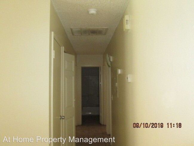 Building Photo - 4422 White Ln