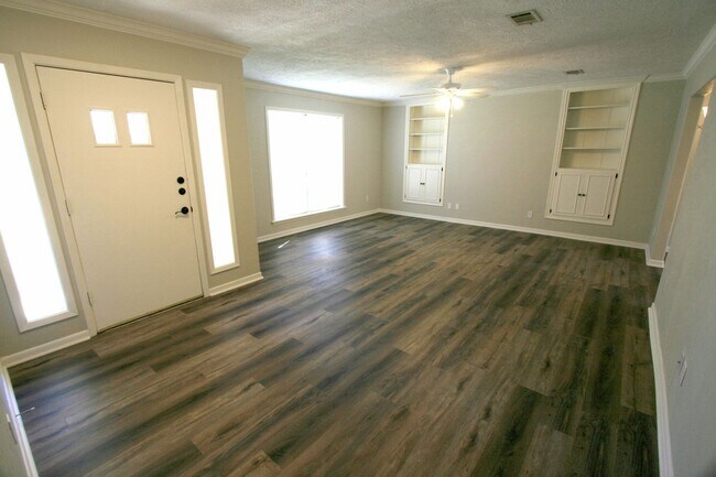 Building Photo - Spacious and Centrally Located