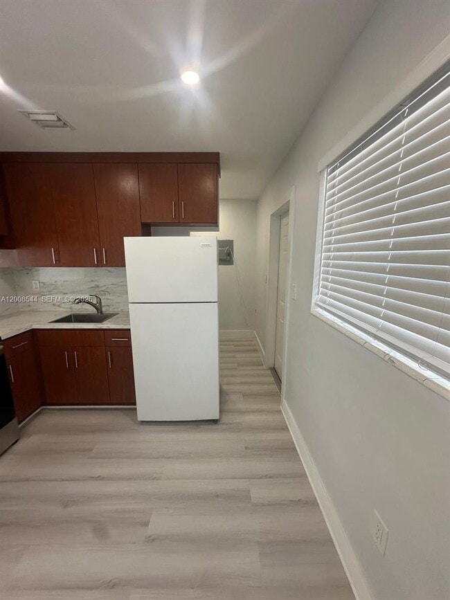 Foto del edificio - 1555 NW 34th St