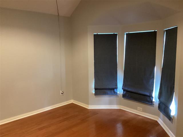 Foto del edificio - 9121 Rose Ct