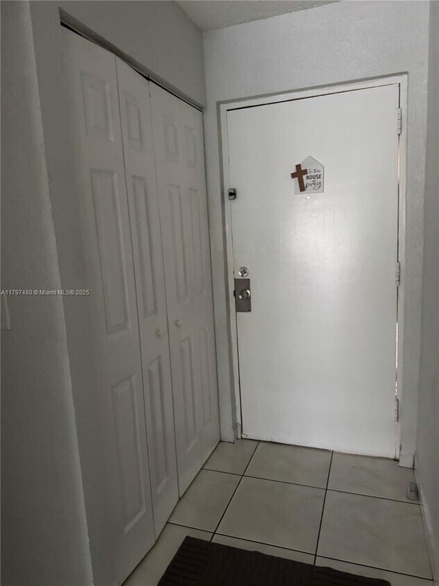 Foto principal - 1480 W 46th St