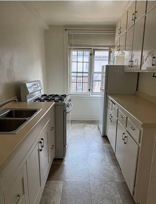 Foto del edificio - 2218 N Summit Ave