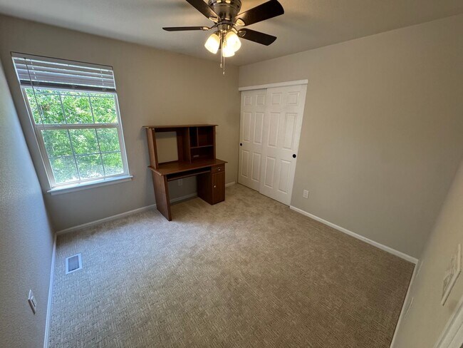 Foto del edificio - Completely Remodeled Home in Englewood