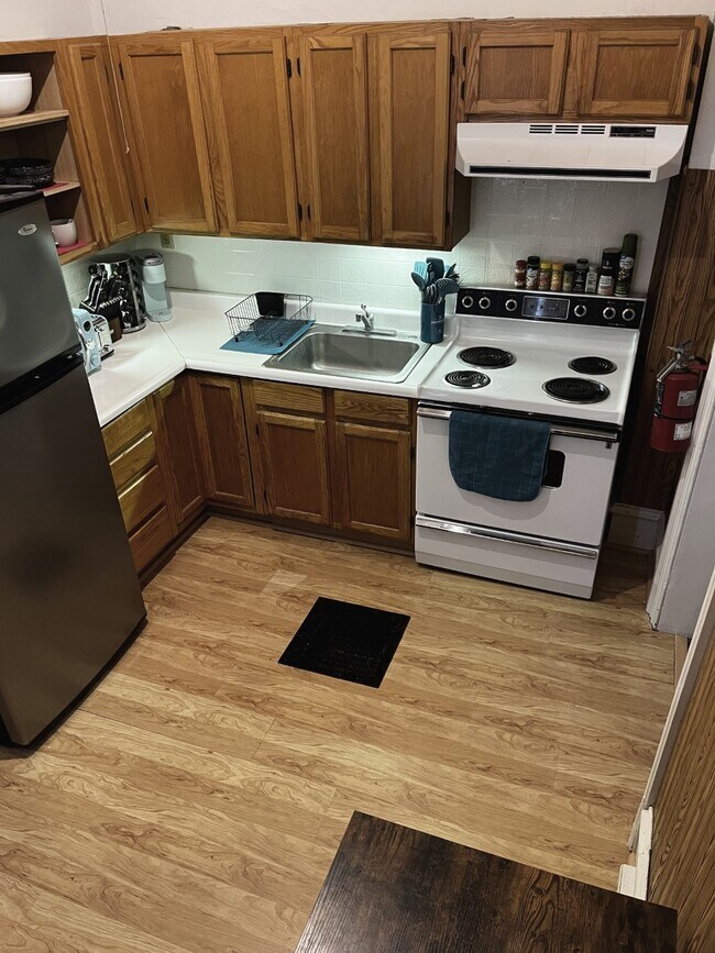 Kitchen - 32 N Richmond St