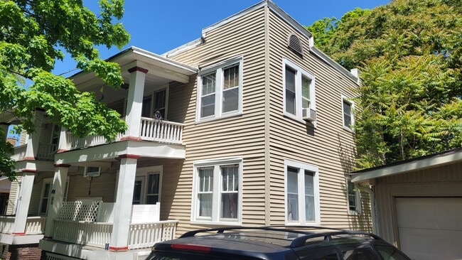 Building Photo - 808 SW 11th St