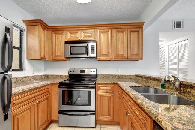 Foto del edificio - 1495 Lake Crystal Dr