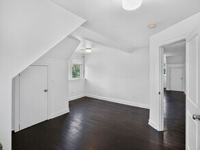 Building Photo - 682 Prospect St