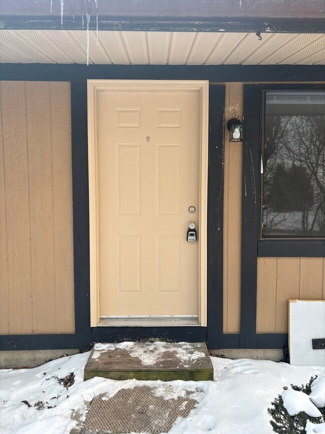 Building Photo - 310 S Pike St