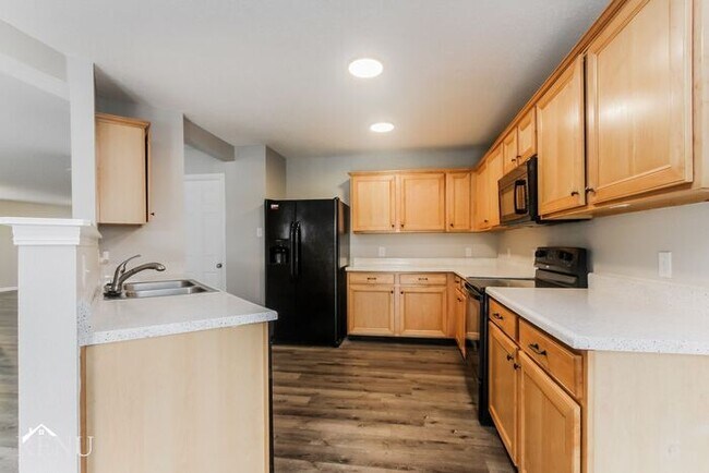 Building Photo - 8254 Retreat Ln