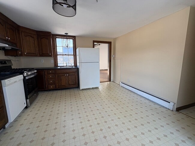 Building Photo - 320 Chamberlain Rd