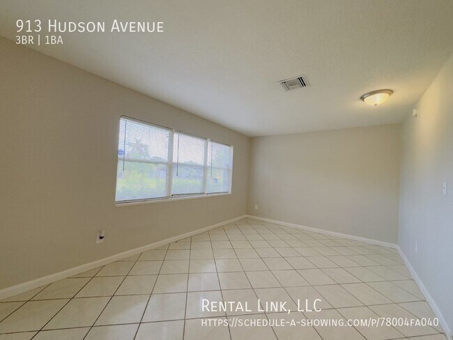Building Photo - Charming 3-Bedroom Home in Lehigh Acres – ...