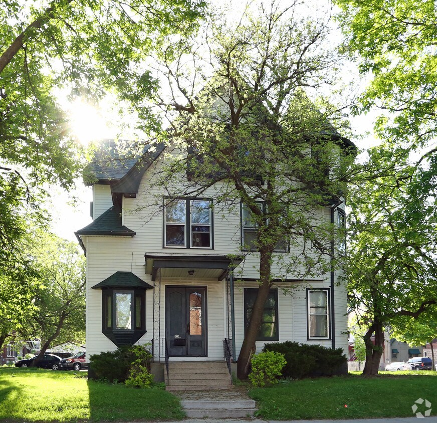 Building Photo - 924 S 19th St