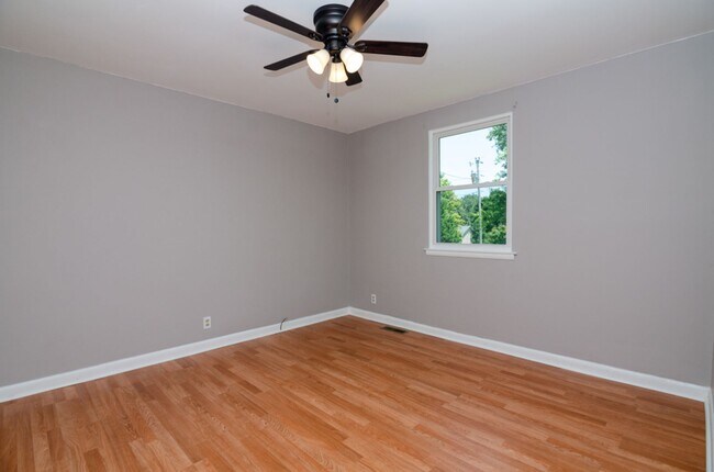 Foto del edificio - 7109 Hall Ln