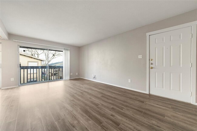 Building Photo - 2124 Burton Dr