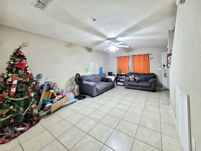 Building Photo - Isabella Park #18 - Pet Friendly!