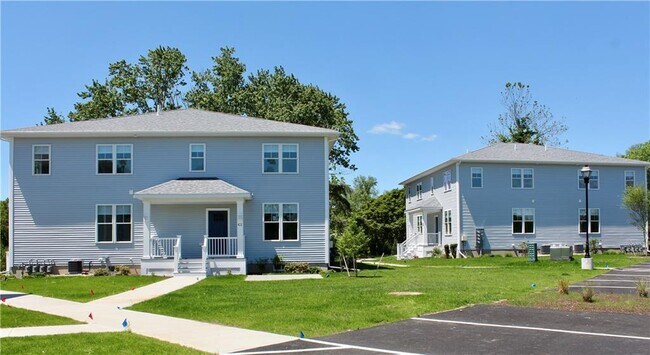 Building Photo - 50 Hopkins Ln