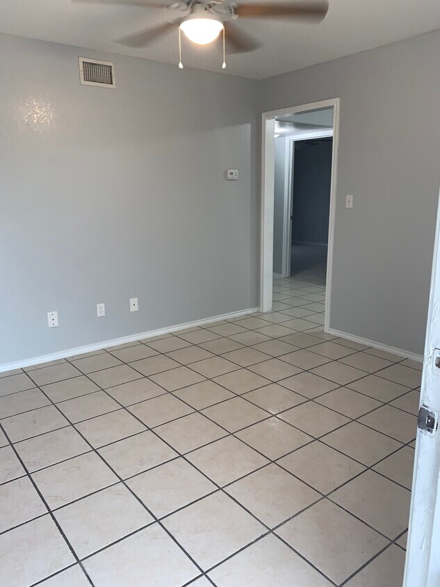 Living room - 5012 Austin Rd