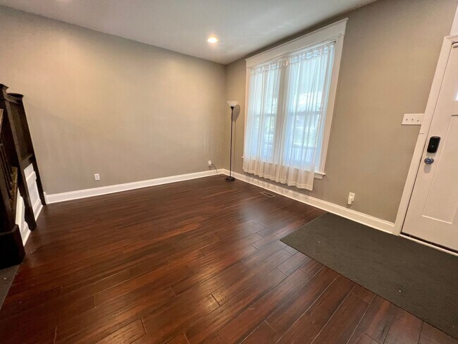 Building Photo - Beautifully Renovated 3-Bedroom Home in Ma...