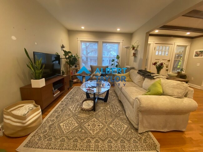 Building Photo - 21 Moraine St