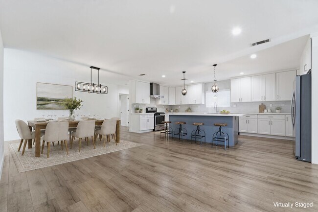 Foto del edificio - Modern Gated Retreat on a Private Lot.