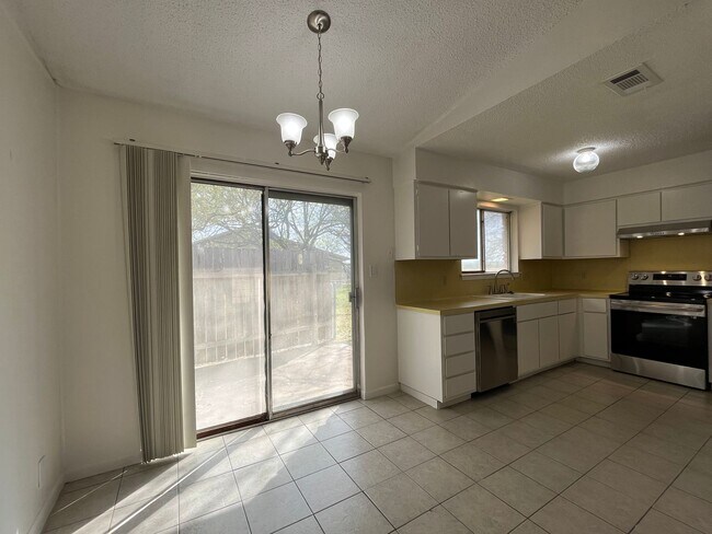 Foto del edificio - 12302 Willow Wild Dr
