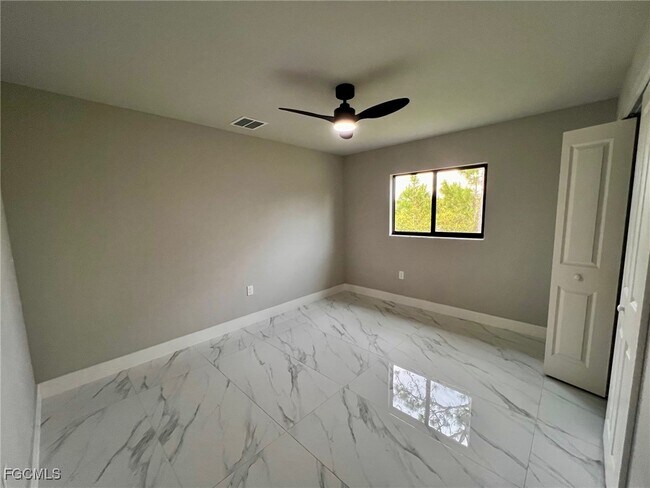 Foto del edificio - 3208 66th St W