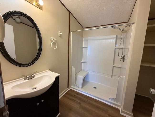 Building Photo - 3 Bedroom 2 bath mobile home