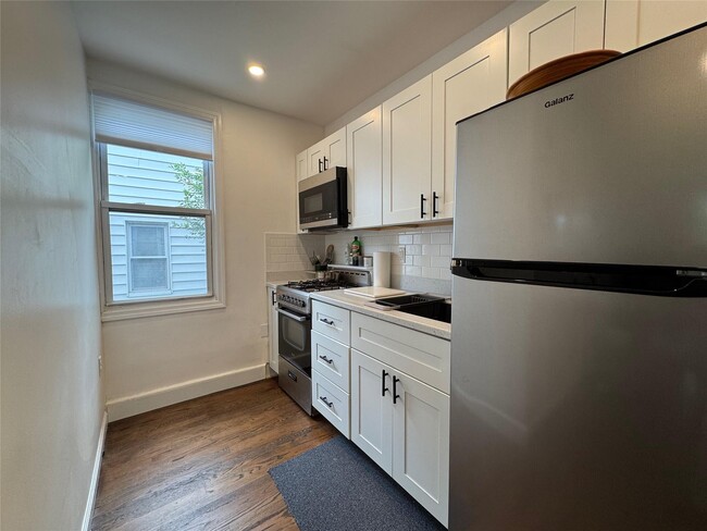 Building Photo - 348 Warburton Ave