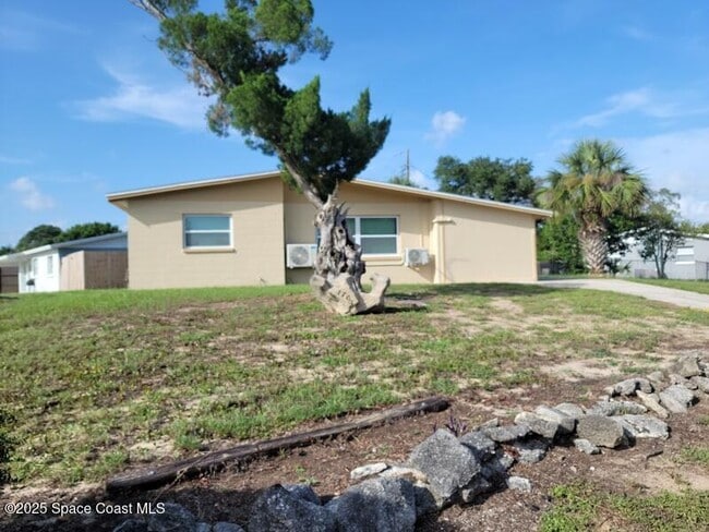 Building Photo - 1700 Chaucer Rd