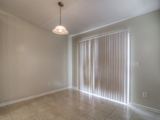 Building Photo - 3852 Cedar Bluff Ln