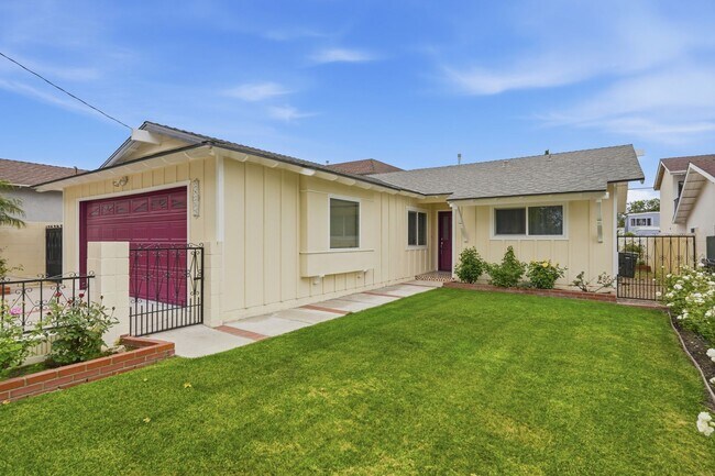 Foto del edificio - Spacious 4-Bed 4-Bath Home, Gated Yard & Entertainer’s Patio in Prime Torrance