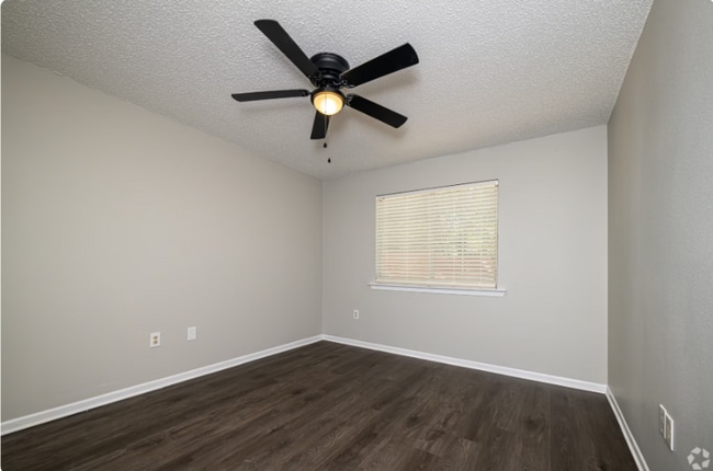 Photo - 2121 Lobdell Blvd Apartment