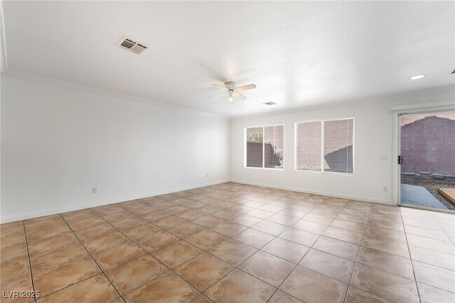 Foto del edificio - 5321 N Santa Fe Heights St