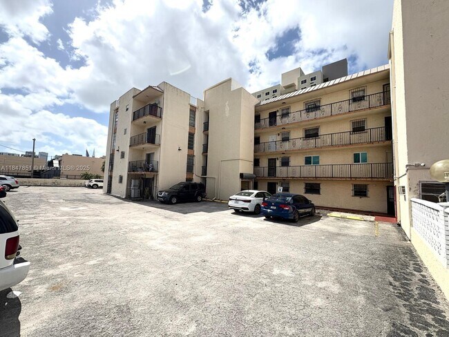 Foto del edificio - 1051 SW 1st St