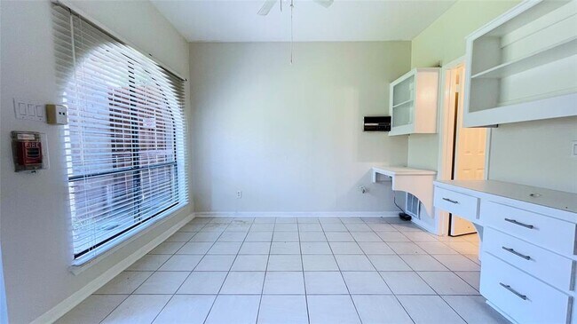 Building Photo - 2814 Stone Way Dr