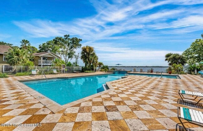 Building Photo - 225 S Tropical Trail
