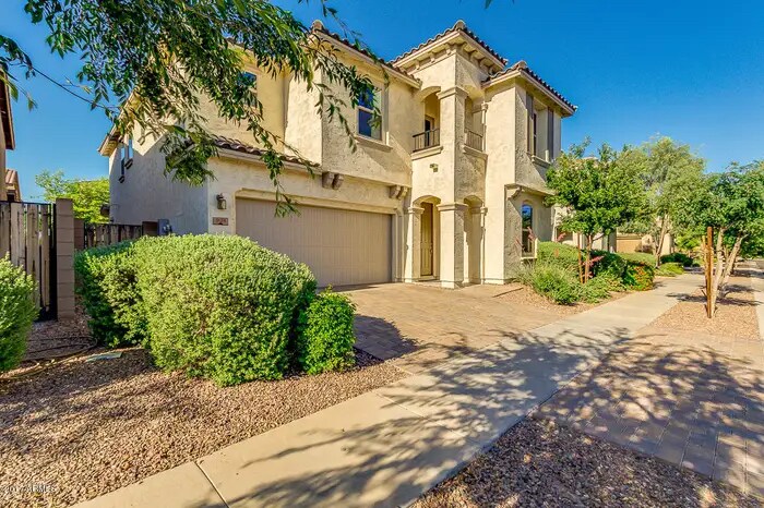 Foto principal - 3128 E Franklin Ave
