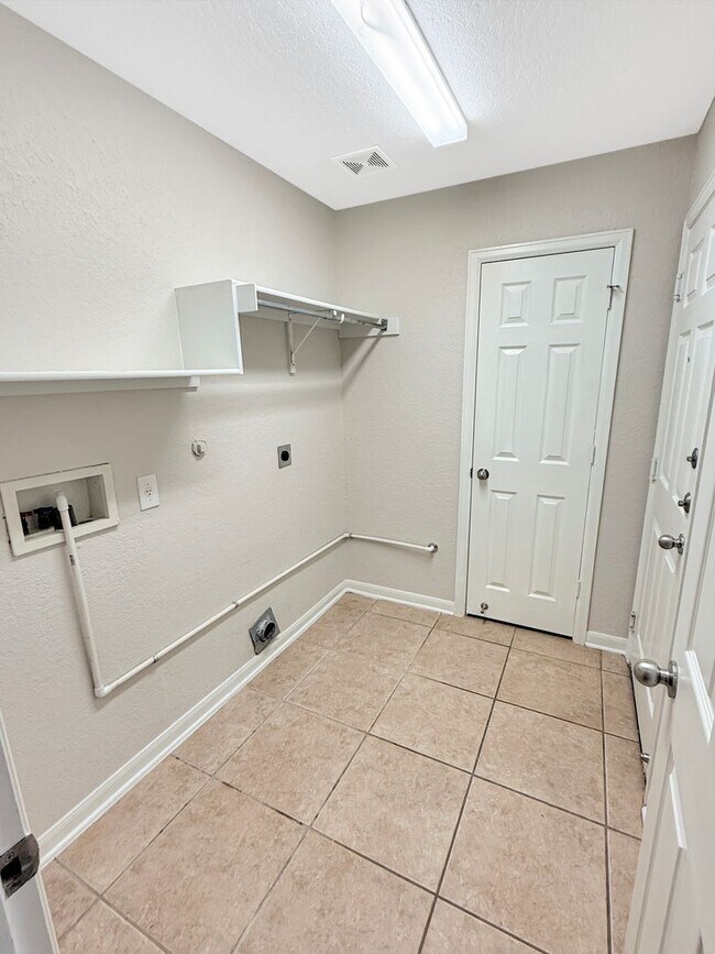 Building Photo - Comfortable One-Story Home