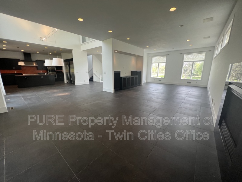Foto principal - 8731 Alverno Ave W
