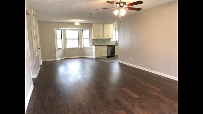 Foto del edificio - 6005 Whitley Rd