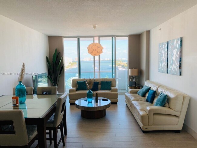 Building Photo - 7900 Harbor Island Dr